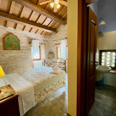 Country Houses With Pool In Le Marche Dom wakacyjny Ponzano di Fermo
