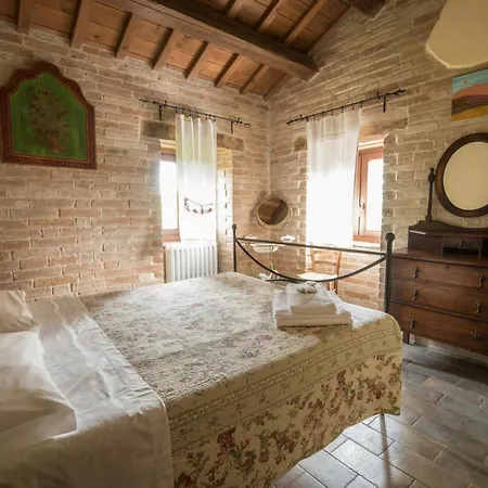 Country Houses With Pool In Le Marche Ponzano di Fermo