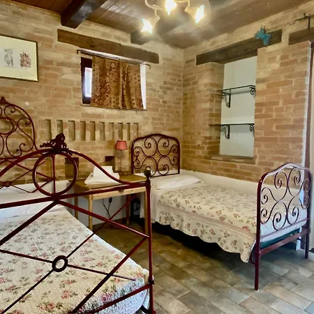 Country Houses With Pool In Le Marche *
